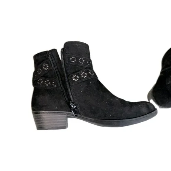 SO Samanthaa Girls Black Faux Suede Ankle Boots Size 3 Laser Cut Floral... - Picture 5 of 9